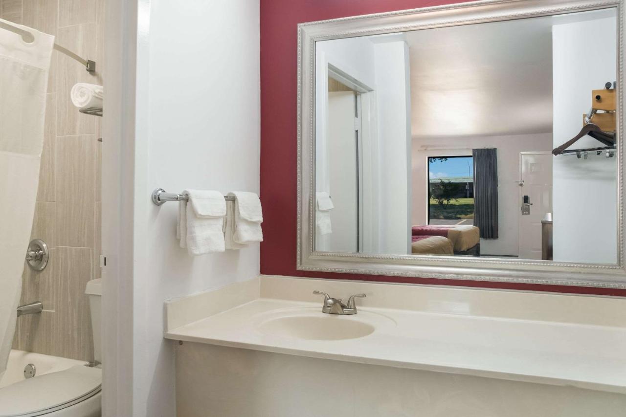 Econo Hotel